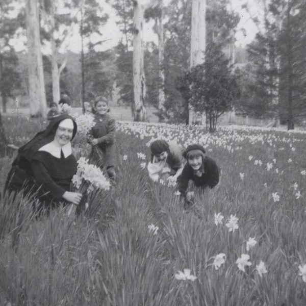 Sr Judith Redden with Brownies c.1963