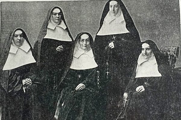 Coolgardie Foundation group 1898 Mother Antonia McKay seated middle Mercy Archives Sydney